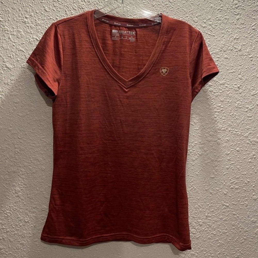 Ariat Short Sleeve V-Neck‎ Graphic American Flag T-Shirt.